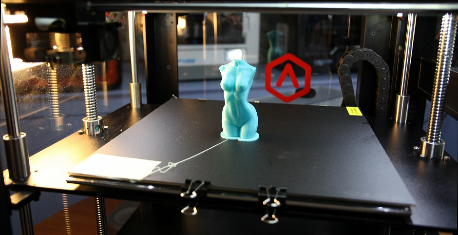 Печать PLA пластиком на 3D принтере Raise3D.